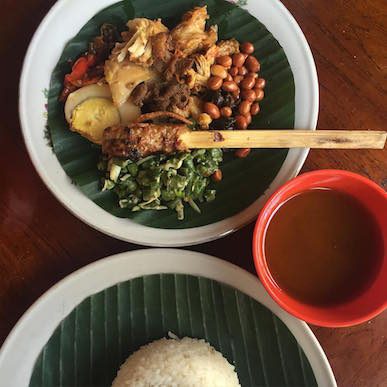 Nasi Ayam Kedewatan Bu Mangku, Petitenget.