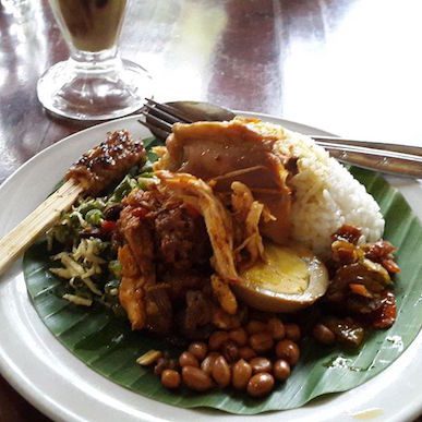 Nasi Ayam Kedewatan Bu Mangku, Petitenget.