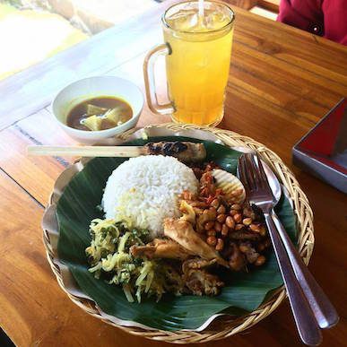 Nasi Ayam Kedewatan Bu Mangku, Petitenget.